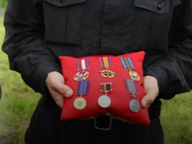 У Львові попрощалися із генералом Кульчицьким, який загинув під Слов’янськом (Фото) У Львові попрощалися із генералом Кульчицьким, який загинув під Слов’янськом (Фото)