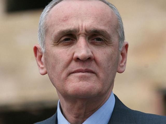 Вследствии протестов президент Абхазии скрывается на российской военной базе Вследствии протестов президент Абхазии скрывается на российской военной базе