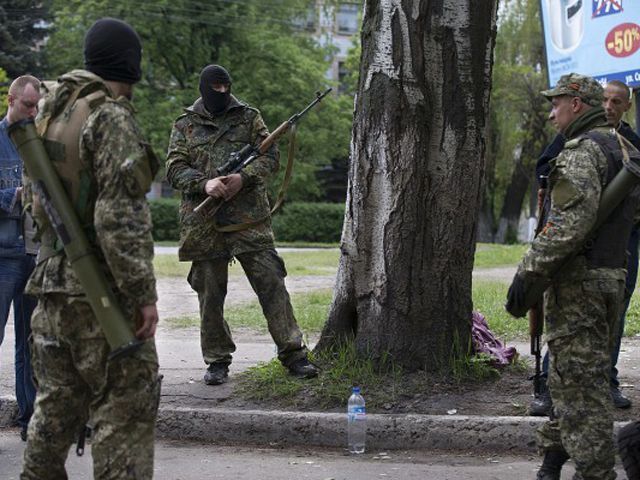 До лікарень Донецька потрапляють люди з вогнепальними пораненнями, — МВС