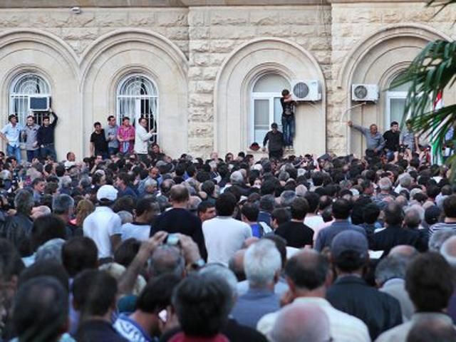 Парламент самопровозглашенной Абхазии назначил досрочные президентские выборы