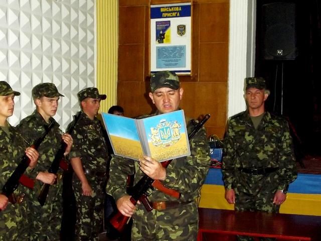 Бойцы батальона территориальной обороны приняли присягу в Тернополе (Фото) Бойцы батальона территориальной обороны приняли присягу в Тернополе (Фото)