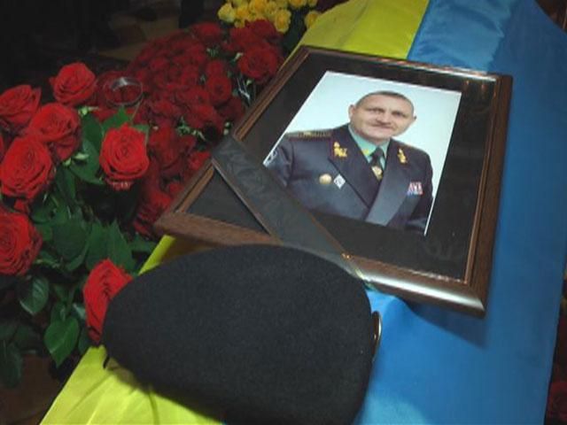 У Львові похоронили генерал-майора, який загинув під Слов’янськом (Відео)