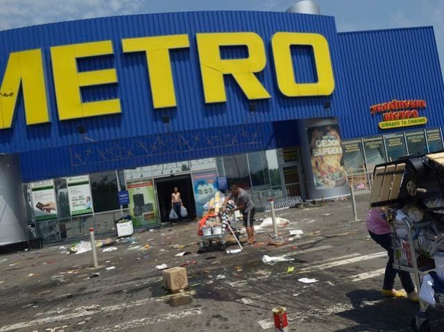 Жителям Донецка посоветовали не приближаться к аэропорту и ТЦ Metro Жителям Донецка посоветовали не приближаться к аэропорту и ТЦ Metro