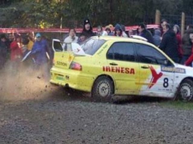 В Шотландии на авторалли погибли три человека В Шотландии на авторалли погибли три человека