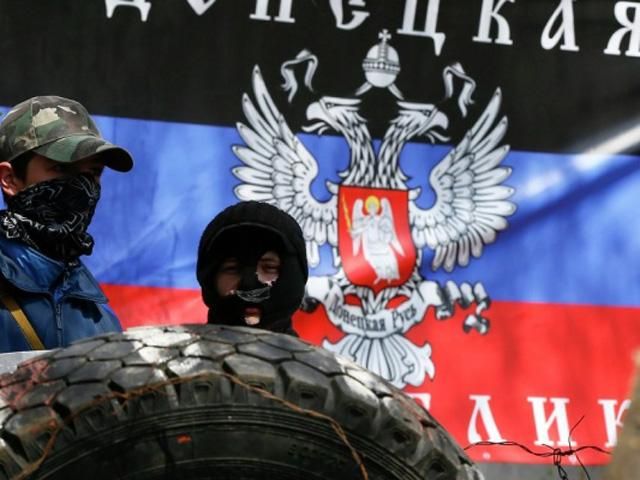 В Мариуполе сепаратисты митингуют за отставку мэра В Мариуполе сепаратисты митингуют за отставку мэра