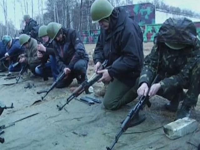 Батальон "Донбасс" собрал на Майдане четыре автобуса добровольцев Батальон "Донбасс" собрал на Майдане четыре автобуса добровольцев