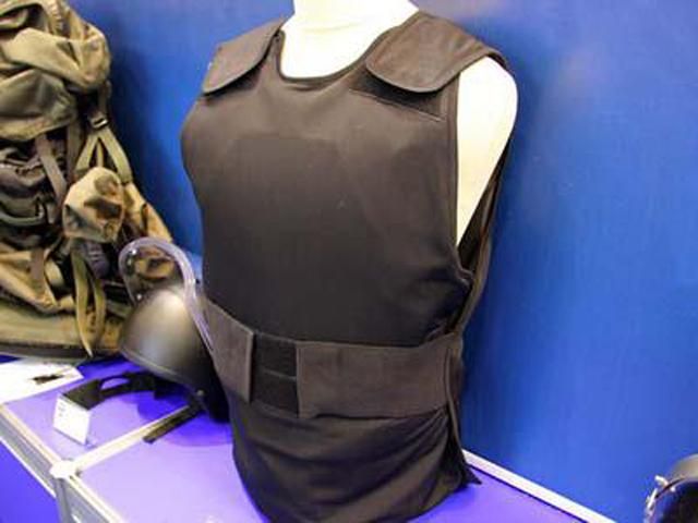 Українські винахідники розробили сплав для міцних та дешевих бронежилетів (Відео) Українські винахідники розробили сплав для міцних та дешевих бронежилетів (Відео)