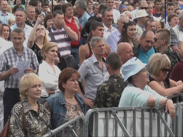 Хроника 1 июня: В Крыму разбили украинский храм, Майдан собрался на вече Хроника 1 июня: В Крыму разбили украинский храм, Майдан собрался на вече