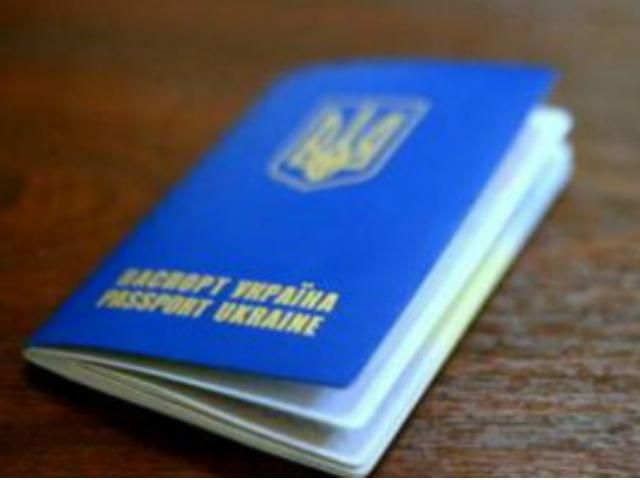 Українцям видаватимуть закордонні біометричні паспорти з 2015 року 