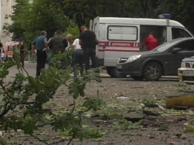 Наслідки вибуху у Луганській ОДА: десятки поранених, є жертви (Відео) Наслідки вибуху у Луганській ОДА: десятки поранених, є жертви (Відео)