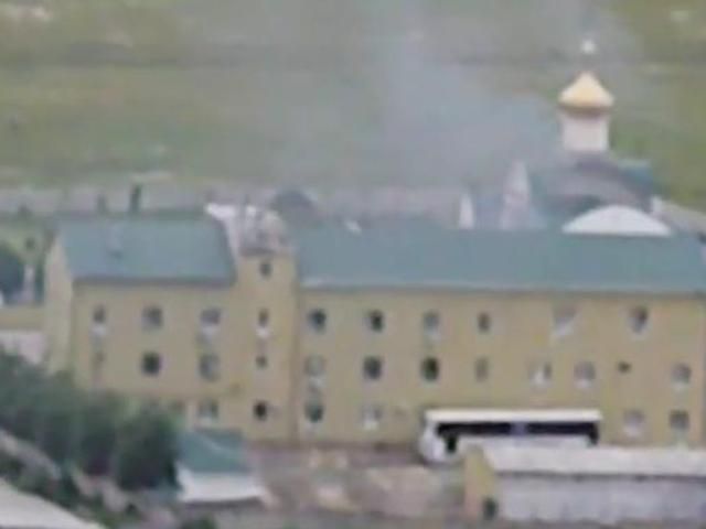 Боевики прекратили обстрел Луганского погранотряда, но остаются на своих позициях Боевики прекратили обстрел Луганского погранотряда, но остаются на своих позициях