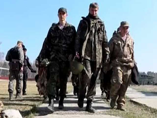 Волонтери допомагають військовим на Сході, місцеве населення переходить на бік ЗСУ