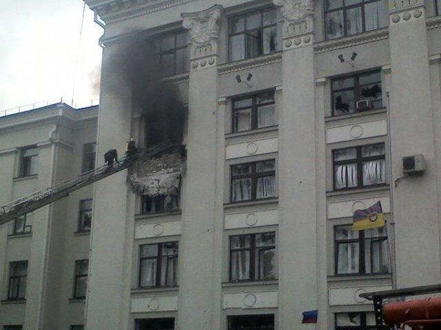 Сенченко считает, что взрыв в Луганской ОГА произошел из-за ракеты террористов