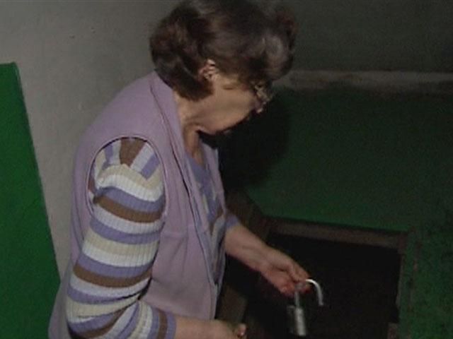 У Донецьку люди масово готують бомбосховища У Донецьку люди масово готують бомбосховища