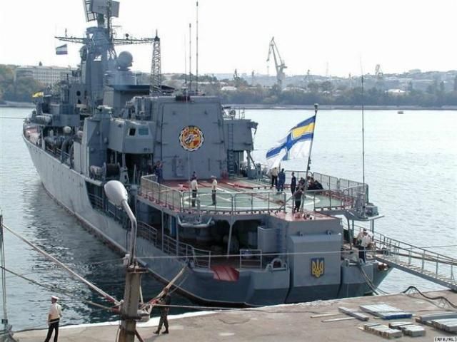 С акватории Севастополя вывели еще 3 судна украинских ВМС