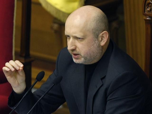 Турчинов поручил СНБО рассмотреть возможность введения военного положения Турчинов поручил СНБО рассмотреть возможность введения военного положения