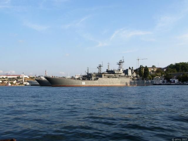 З акваторії Севастополя виведено низку українських кораблів