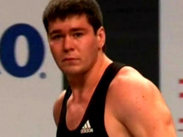 Спортивний огляд: український важкоатлет став росіянином, Тейшейра одружився