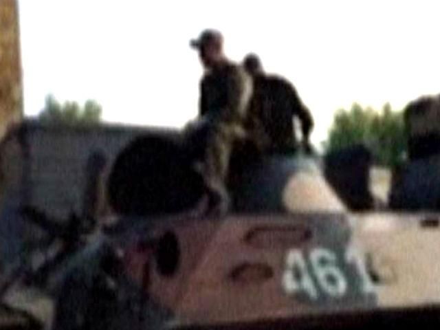 После боя. Террористы захватили в/ч в Луганске, нацгвардейцы – передислоцируются (Видео) После боя. Террористы захватили в/ч в Луганске, нацгвардейцы – передислоцируются (Видео)