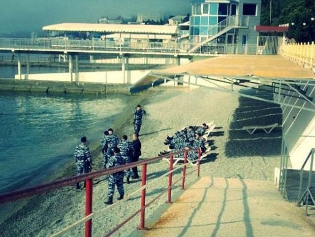 Россия умоляет украинских туристов отдыхать в Крыму Россия умоляет украинских туристов отдыхать в Крыму