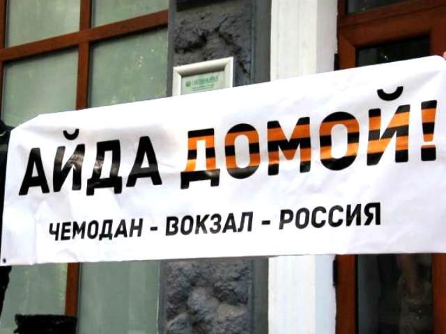 В Херсоне Автомайдановцы пикетировали местное отделение "Сбербанка"