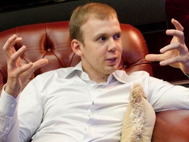 Олігарх Курченко купуватиме найбільшу мережу АЗС у Криму Олігарх Курченко купуватиме найбільшу мережу АЗС у Криму