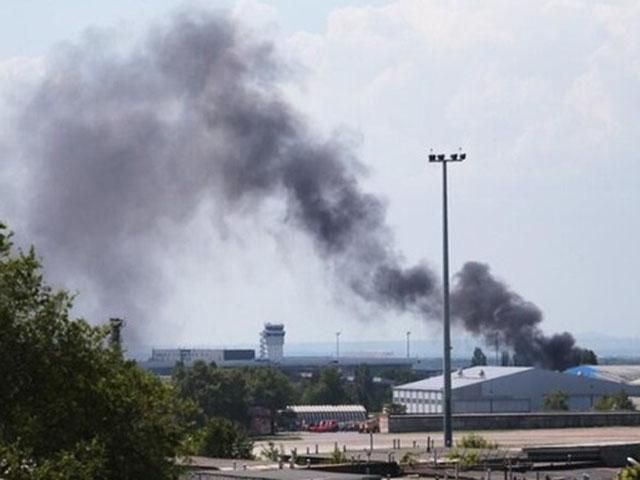 У Донецьку ДАІ перекрили шлях до аеропорту, там досі небезпечно, — міськрада У Донецьку ДАІ перекрили шлях до аеропорту, там досі небезпечно, — міськрада