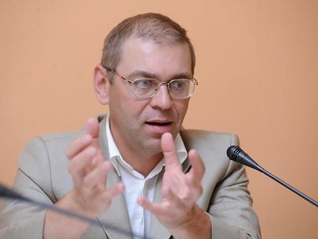 И.о. главы АП поддерживает введение военного положения в Донецкой и Луганской областях