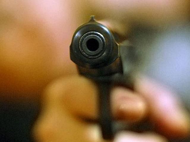 В Канаде мужчина застрелил трех полицейских В Канаде мужчина застрелил трех полицейских