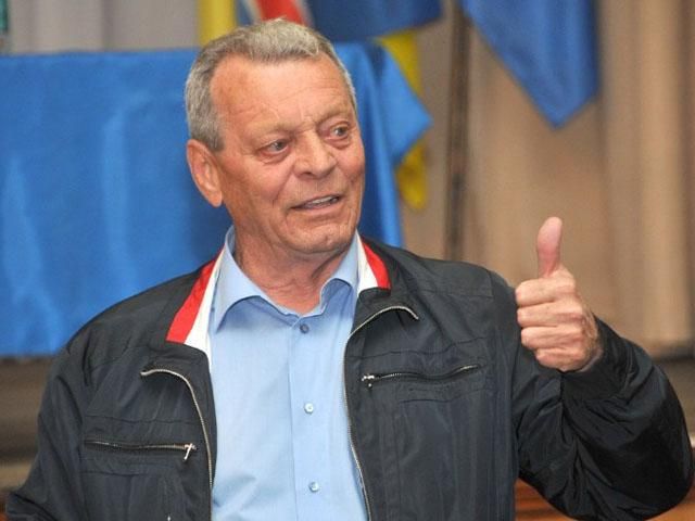 "Свобода" зірвала виступ депутата Турманова російською мовою "Свобода" зірвала виступ депутата Турманова російською мовою