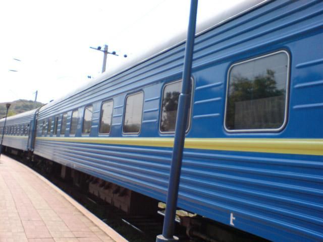 Поїзд "Укрзалізниці" з дітьми-сиротами виїхав з Луганська до Одеси
