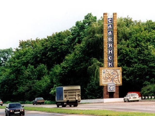 У Слов’янську загорілись 10 тонн сірки через обстріл У Слов’янську загорілись 10 тонн сірки через обстріл