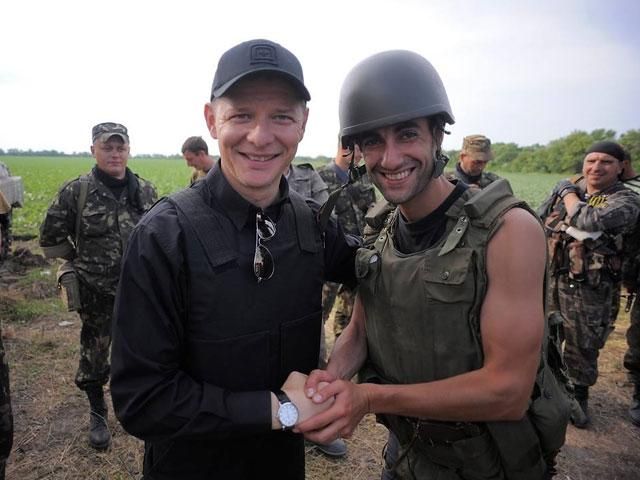 У Маріуполі терористи забрали в міліціонерів 5 автоматів, — Ляшко У Маріуполі терористи забрали в міліціонерів 5 автоматів, — Ляшко