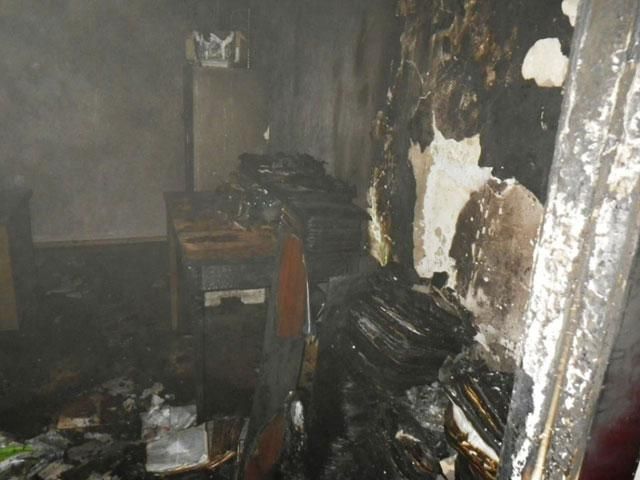 У Торезі терористи спалили офіс депутата та редакцію газети (Фото. Відео)