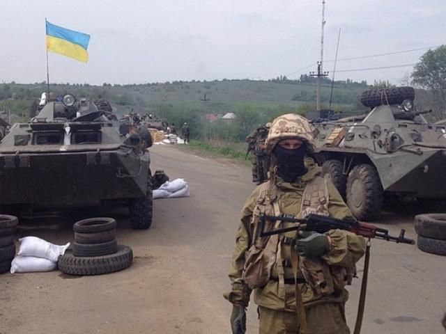 Блокпосты возле Славянска и Краматорска силовики укрепили танками Блокпосты возле Славянска и Краматорска силовики укрепили танками