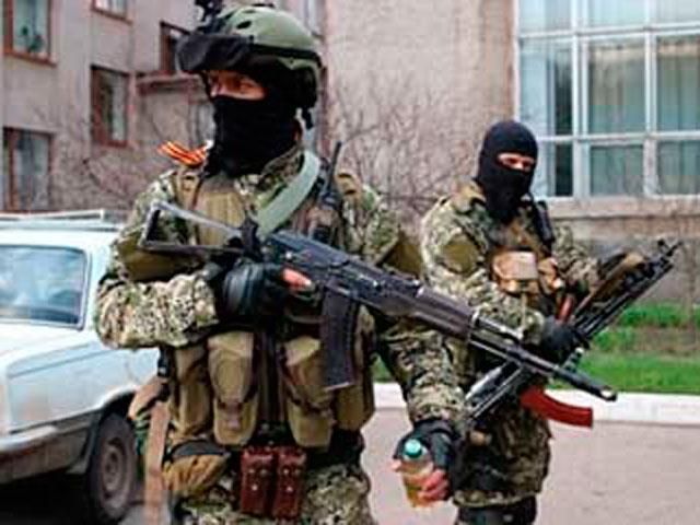 В Славянске горят два дома (Фото) В Славянске горят два дома (Фото)