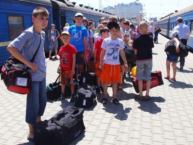До Одеси прибуло майже 500 дітей-сиріт з Луганщини 