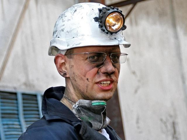 У 2016 Яценюк обіцяє економічний зріст У 2016 Яценюк обіцяє економічний зріст