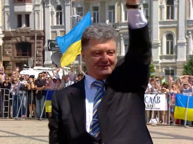 Порошенко принял командование Вооруженными Силами Украины (Фото) Порошенко принял командование Вооруженными Силами Украины (Фото)