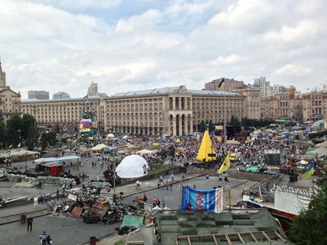 Площадь собирает вече и ждет Порошенко