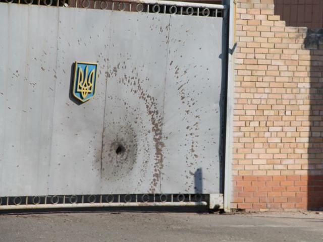 Вночі обстріляли танкову базу в Артемівську (Фото) Вночі обстріляли танкову базу в Артемівську (Фото)