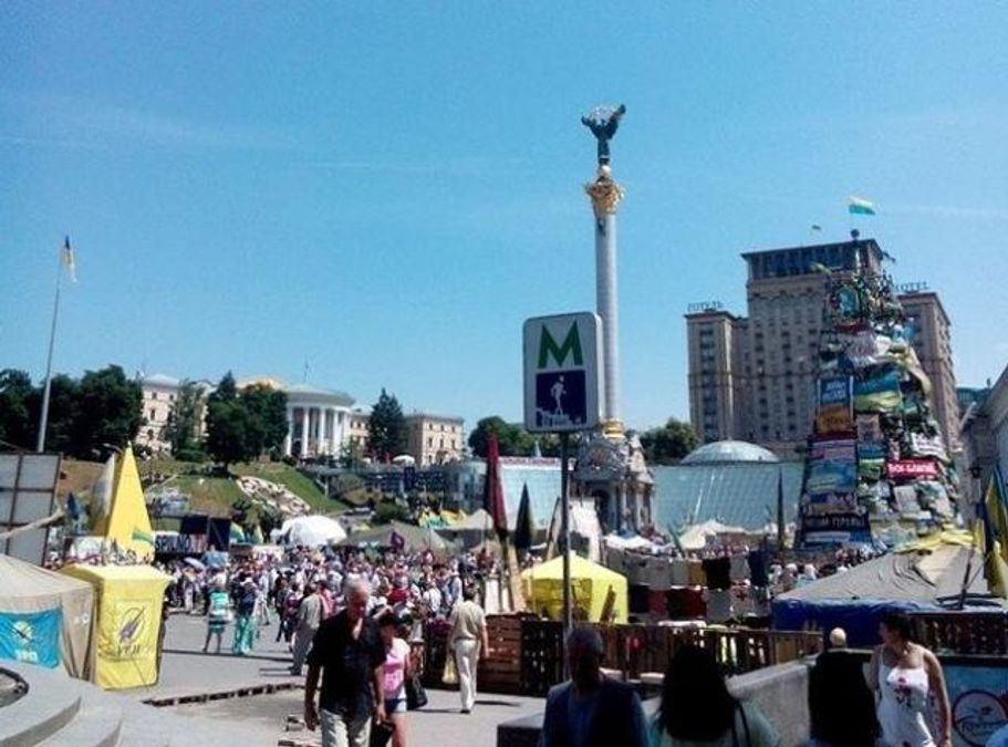 Майдан объявил резолюцию с требованиями Порошенко Майдан объявил резолюцию с требованиями Порошенко
