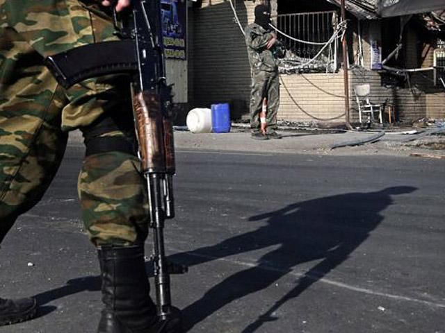 На Луганщине вооруженные люди похитили обмундирование школы милиции На Луганщине вооруженные люди похитили обмундирование школы милиции