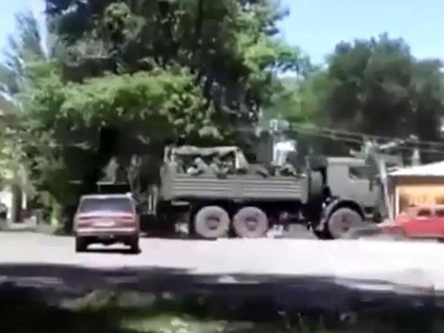 Появилось видео, как террористы въезжают в Снежное