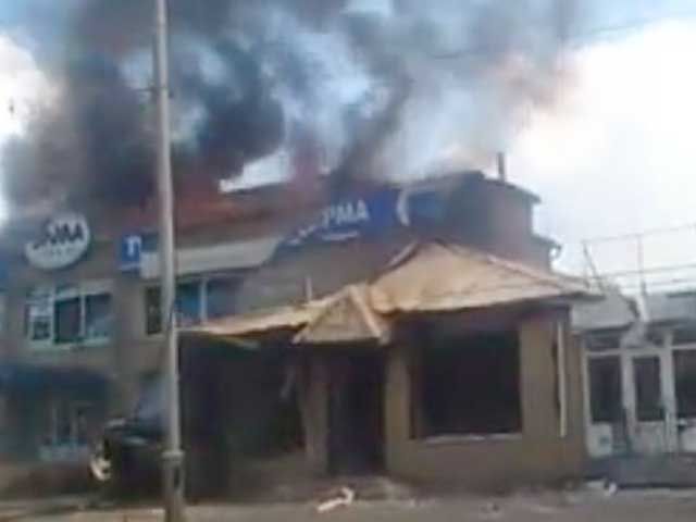 В Славянске жестокий бой – горят здания, есть убитые террористы