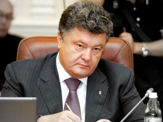 Ми повинні на цьому тижні припинити вогонь, — Порошенко Ми повинні на цьому тижні припинити вогонь, — Порошенко