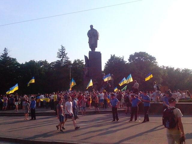 У Харкові традиційно відбулися Євромайдан та антимайдан (Фото)