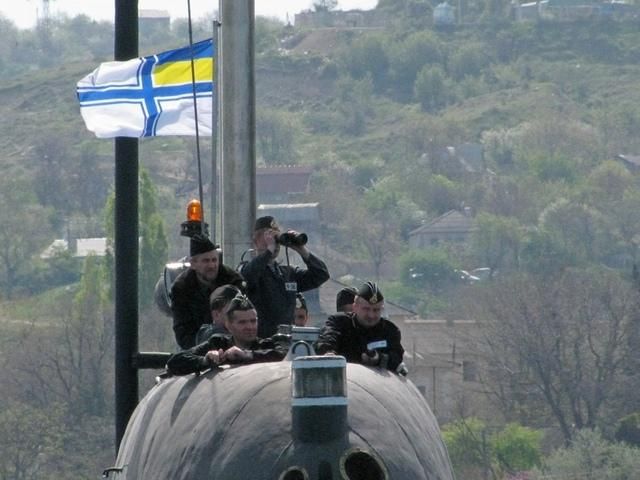 На захоплений окупантами підводний човен "Запоріжжя" з’явились нові зазіхачі На захоплений окупантами підводний човен "Запоріжжя" з’явились нові зазіхачі