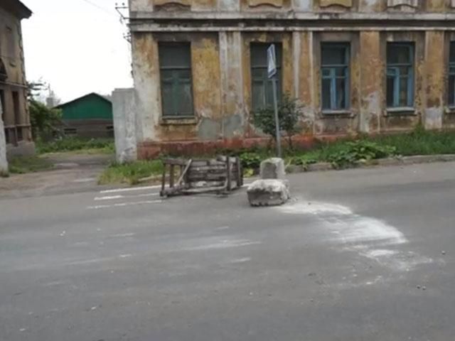 Жители Мариуполя не дали террористам установить в городе блокпост (Видео) Жители Мариуполя не дали террористам установить в городе блокпост (Видео)