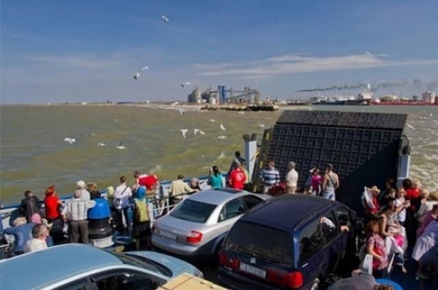 На поромній переправі з Росії у Крим тарифи зросли вдвічі На поромній переправі з Росії у Крим тарифи зросли вдвічі